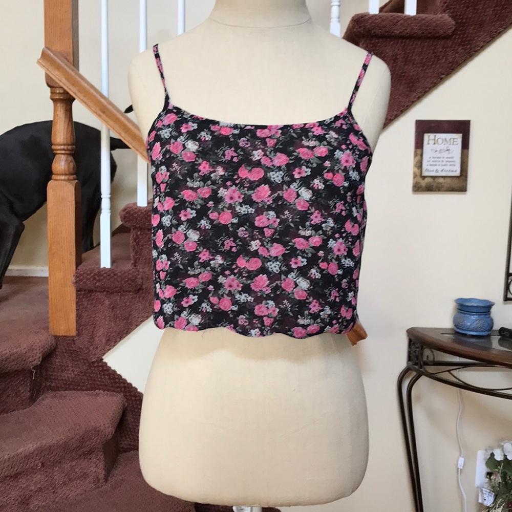 Floral crop top🌸
